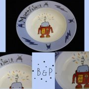 bulles_et_porcelaines_assiette-creuse-personnalisee-garcon-robot_zoom